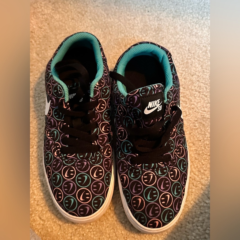 Nike smiley sneakers